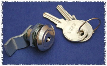 Locking 1/4 turn fasteners